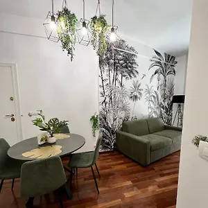tropical-house.lecce-hotels.com/
