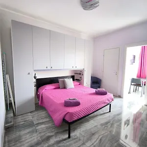 casa-viola-al-centro.taorminaitalyhotels.com/